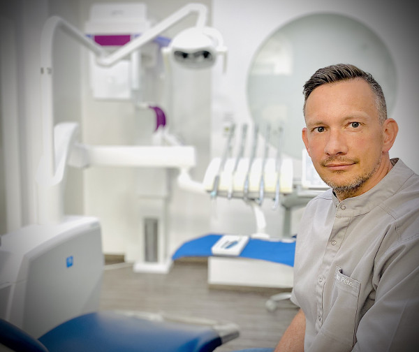 Zahnarzt Dr. Peter Motyan